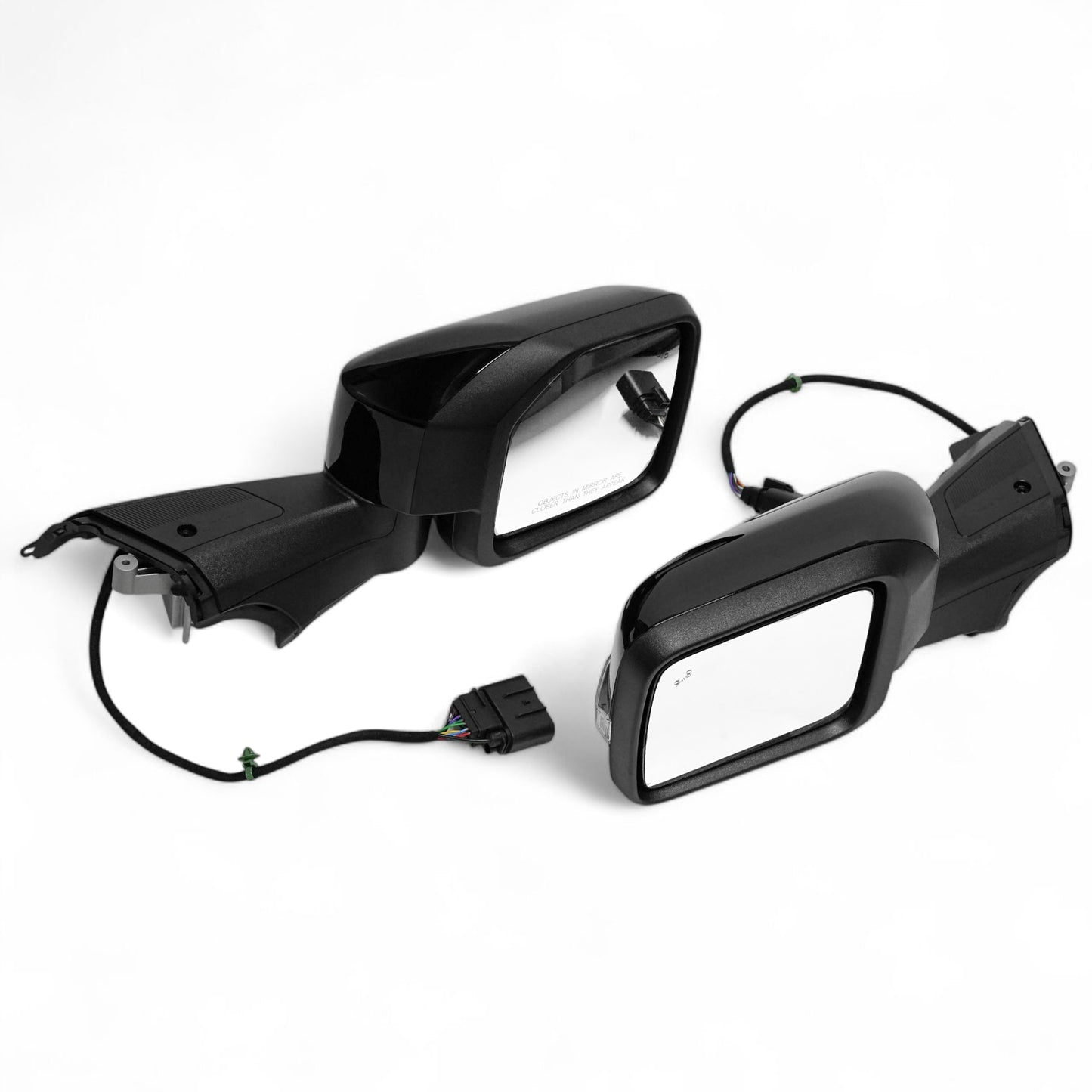 SIDE MIRROR WITH TURN SIGNAL LEDS & PUDDLE LIGHTS, A BUILT-IN CAMERA, AND BLIND SPOT SENSOR TECHNOLOGY