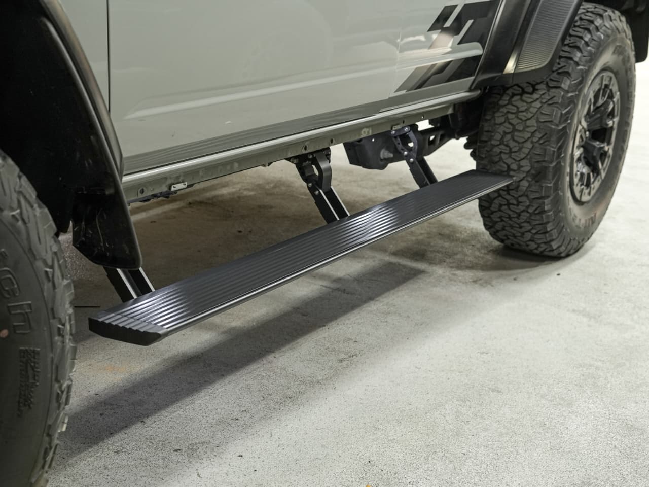 POWER SIDE STEPS With LED LIGHTS FOR FORD BRONCO 2021+  4 Door
