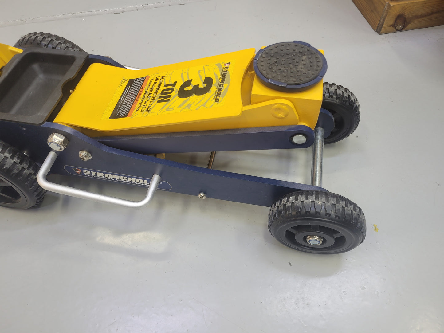 Stronghold  3 Ton Aluminum  Off-road  Lift Jack-TH32506B