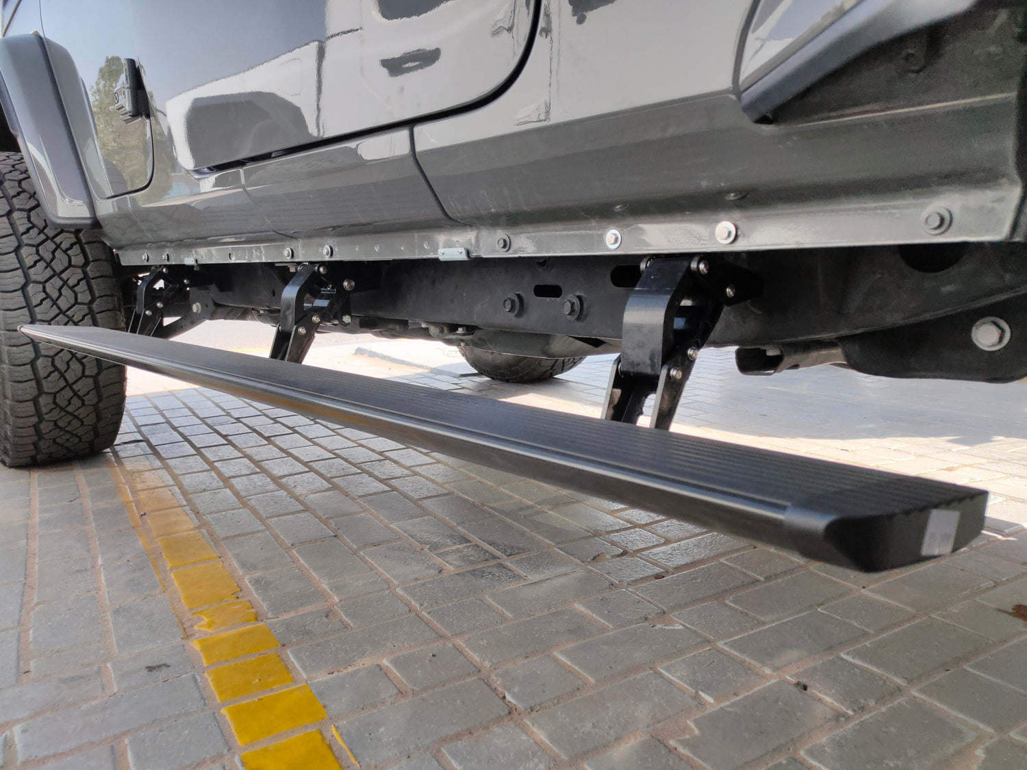 Power Side Steps for Jeep Wrangler JK (2017-2018) - am-wrangler